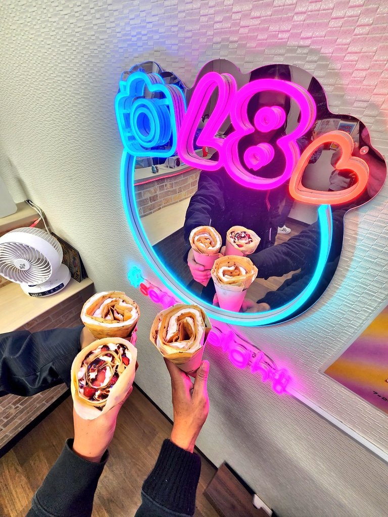 hatiturbee's tweet photo. この時間帯に罪悪感過ぎる😋
#クレープ
#seveneight
#宇都宮 https://t.co/IwBSL2odK1