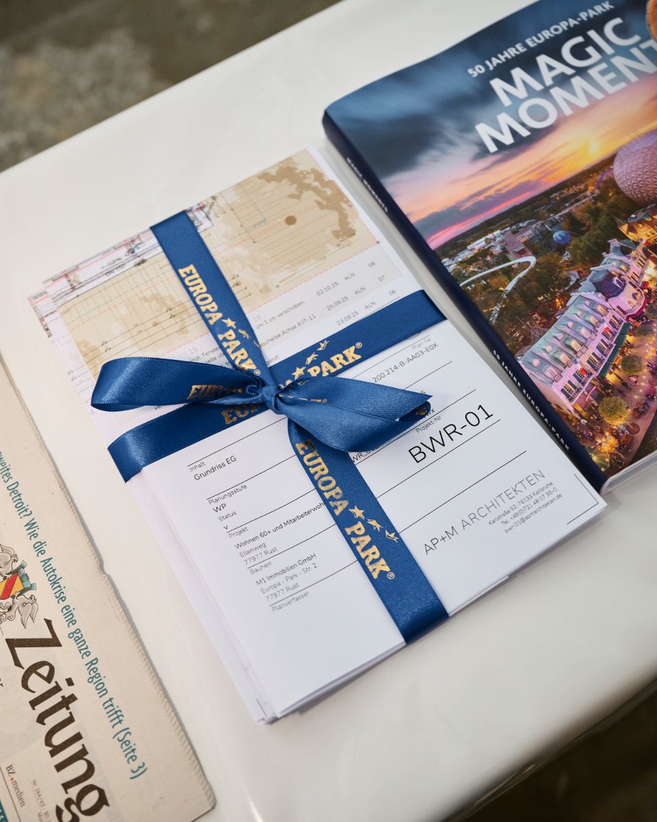 Vorgestern haben wir den Grundstein für das neue Mitarbeiterhaus Wohnen 60+ gelegt, mit dem moderner Wohnraum für Ruster Bürger sowie Mitarbeitende des #EuropaPark entsteht. Freue mich über dieses gemeinsame Projekt, das Verbundenheit, Nachhaltigkeit und Lebensqualität stärkt!