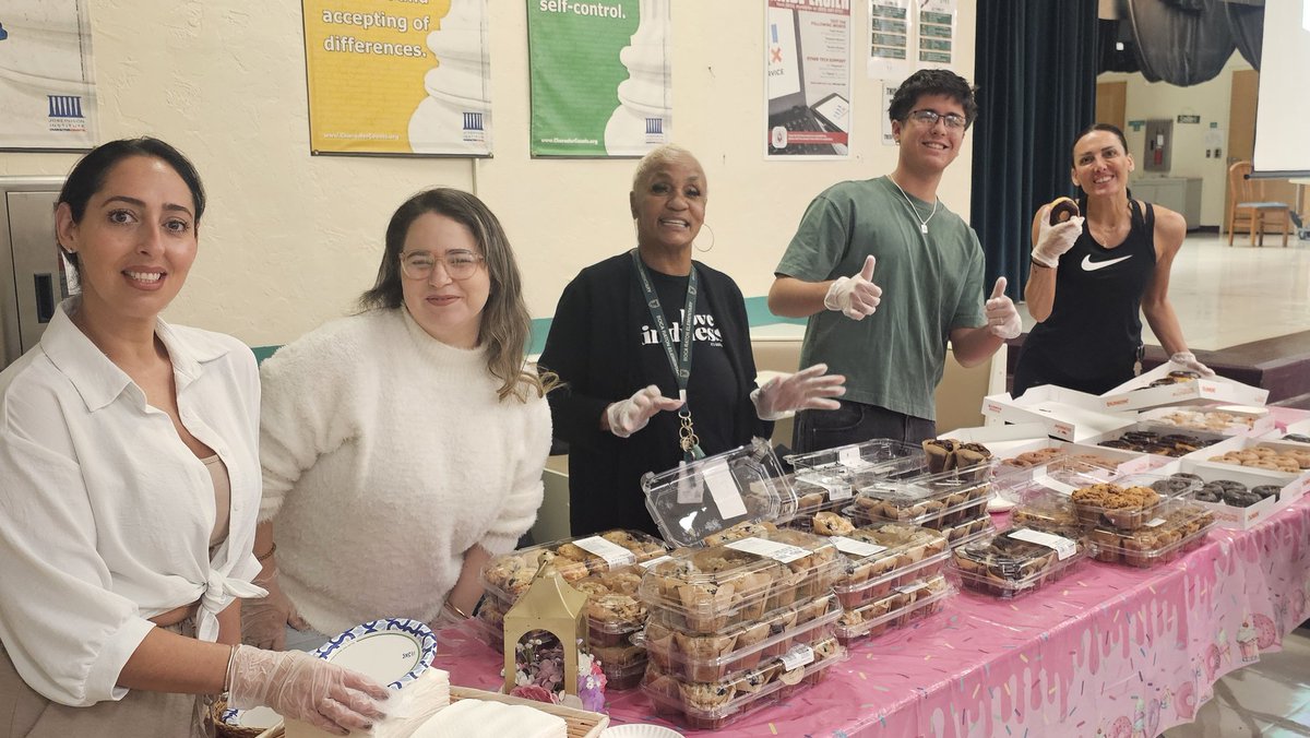 BocaRatonElem's tweet photo. 🧁💕 Nothing’s sweeter than spending the morning with our moms! Thank you to everyone who joined us for Muffins with Moms — a beautiful start to the day filled with smiles, hugs, and community. @BocaElPTA #BocaRatonElementary #EaglePride #FamilyEngagement https://t.co/eitTbgOMqW