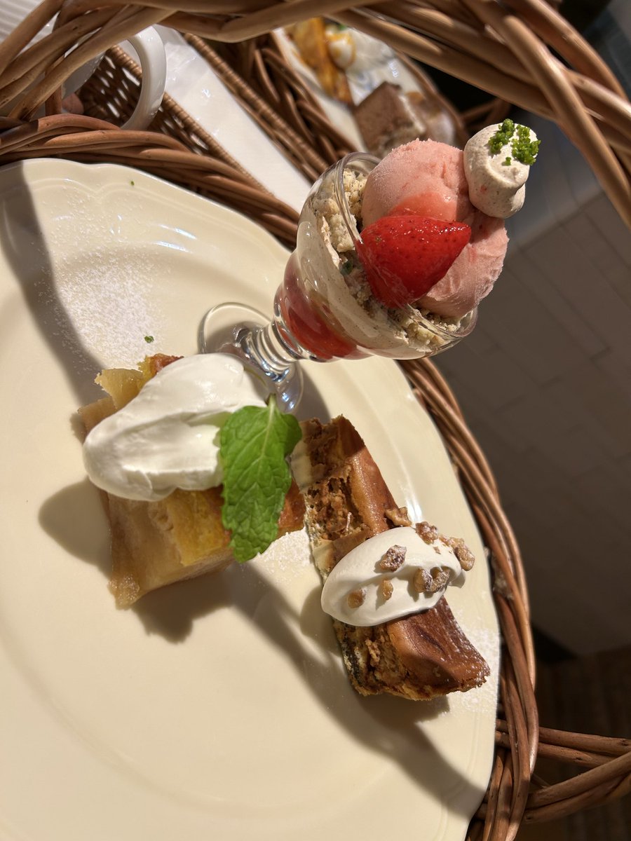 アフタヌーンティーで贅沢してきた