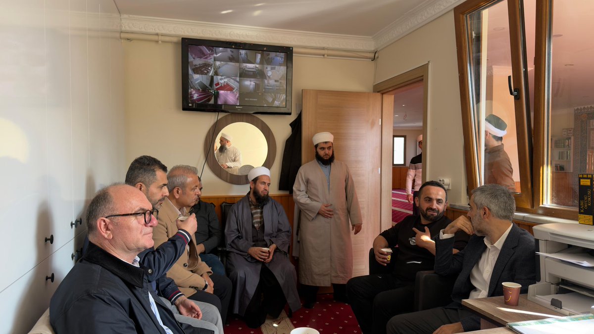 Ferhatpaşa Mahallemizde bulunan Kadıköy Vefa Eğitim, Kültür ve Sosyal Dayanışma derneğini ziyaret ettik.

Samimi misafirperverliklerinden ötürü değerli dernek başkanımıza ve komşularımıza çok teşekkür ederiz.

<a href="/atasehirakparti/">AK Parti Ataşehir</a> 
<a href="/AvBehiye/">Av. Behiye EKER</a> 
<a href="/halimaksu/">Abdulhalim Aksu</a> 
<a href="/abdullahozdemir/">Abdullah Özdemir</a>