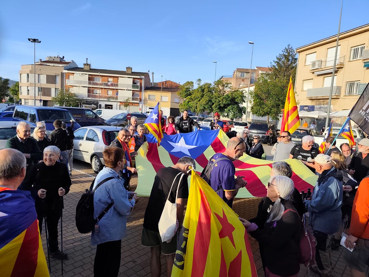 La #Columna27 fa una pausa 
Aviat entra a <a href="/VilaArenysMunt/">Vila Arenys de Munt</a> . 
🥾Més ferma que mai. Més decidida que mai. 
📣La veu del poble no es negocia. 
🔥Es fa sentir.