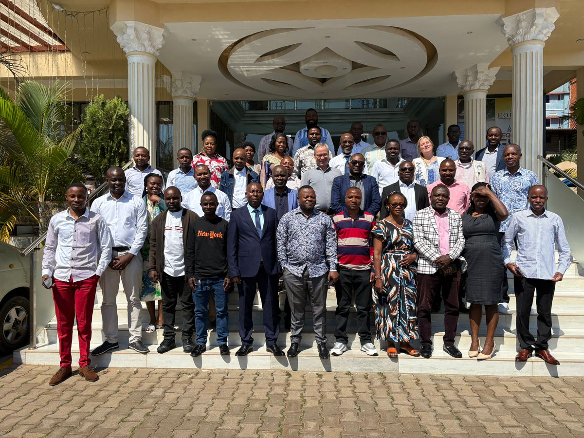caritasdbb's tweet photo. #BDOM participe à un atelier régional organisé par #SEEG - @giz_gmbh en collaboration avec @AfricaCDC en🇺🇬 pour une gestion transfrontalière des épidémies. En 4 jours, les participants du Nord et du Sud-Kivu ont appris l'approche #OneHealth, la #PCI, la #CREC en contexte de #Mpox https://t.co/9xhcNusXyo