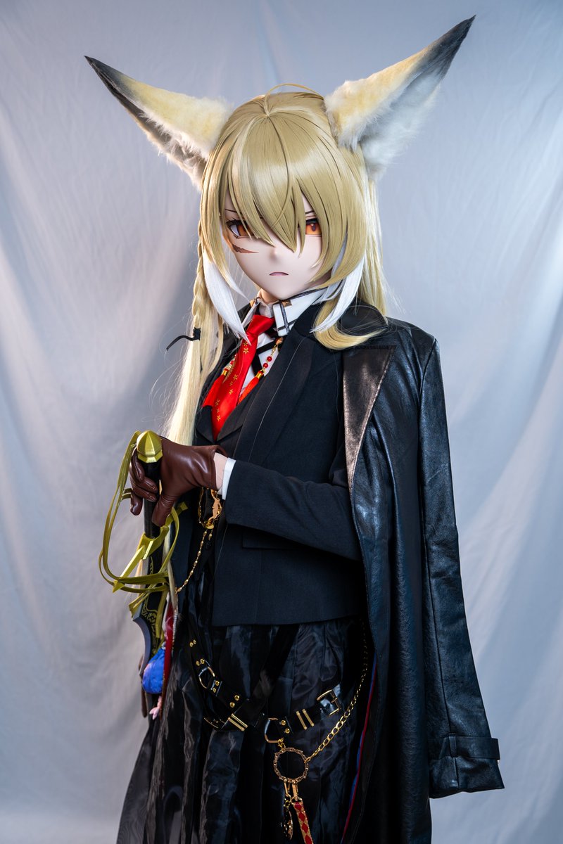 急什么，往生之路那么挤。
📷：<a href="/kiger_CNxiaohe/">一块小禾</a> ＆<a href="/Xifan_Xiao042/">小斯坦尼康</a>
🔧＆🎨：<a href="/S1rius4luZo/">Lap1and</a>
#Arknights #arknights #kigurumi  #忍冬 #Vulpisfoglia