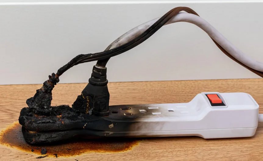 ایکسٹینشن پر زیادہ لوڈ پڑ جائے تو سڑ جاتی ہے۔ 

یہ اسی لئے سڑ گئی۔