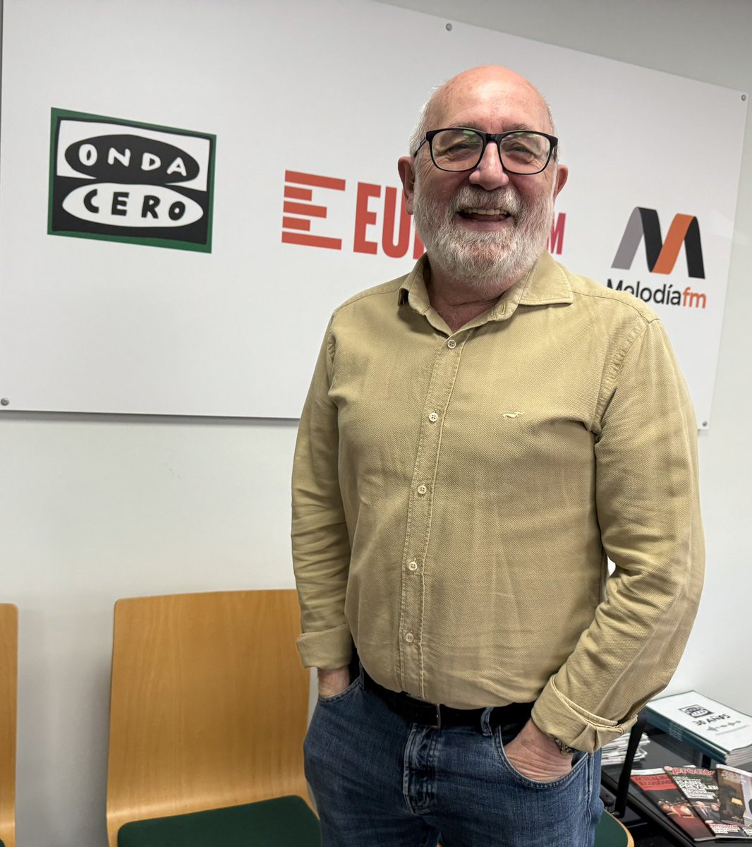 Ya llega, ya llega… el más veterano, el que pincha cultura en vena… Con su música. <a href="/DjJuanCampos/">juan campos riera</a> en #MásdeunoMallorca con su biblioteca musical en el Día de las Bibliotecas, y con INCA CENTRO AUTO, su concesionario Opel, Citroën, Peugeot y Leapmotor en Mallorca.