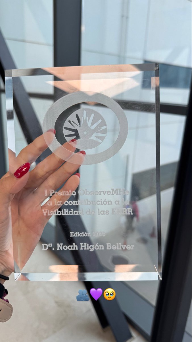 nh487's tweet image. Hace un algo más de un mes tendría que haber estado en Madrid recogiendo este premio, la salud me lo impidió. Ya sabéis, caprichos del destino. 
Lo recogió José Luis Poveda, gerente del Hospital La Fe, quien hoy aprovechando que paso por taller me lo entrega. 

Y ya que en su…