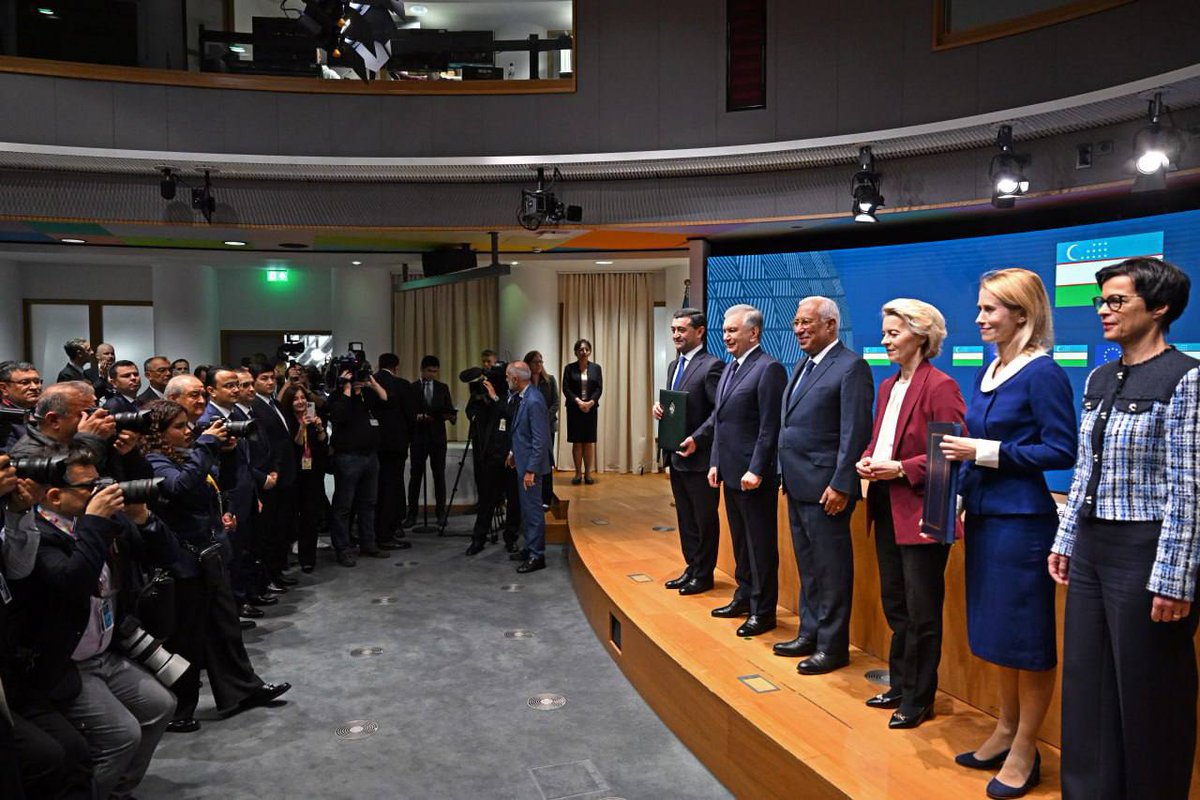 A signing ceremony of the Enhanced Partnership and Cooperation Agreement between #Uzbekistan🇺🇿 and the #EU took place, attended by President Shavkat #Mirziyoyev, European Council President <a href="/eucopresident/">António Costa</a>, and European Commission President <a href="/vonderleyen/">Ursula von der Leyen</a> , making a new historical