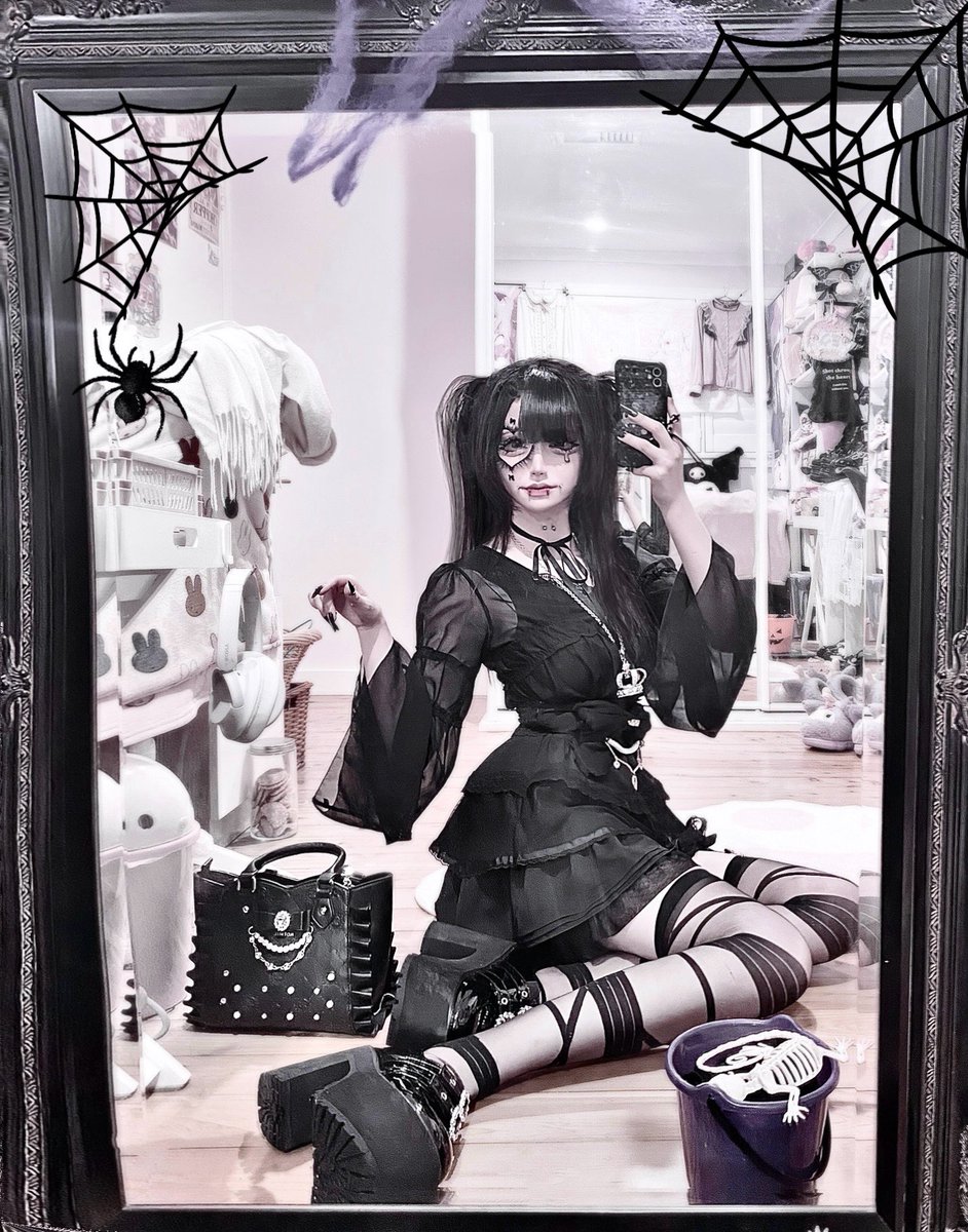 cacao___cocoa's tweet photo. My last post got 1k tysm!! Here’s the rest of my #halloween photos 🩷 #地雷 #jiraikei even yamikawaii 109 liked it 
\(//∇//)\ https://t.co/DRzxA4NUwt