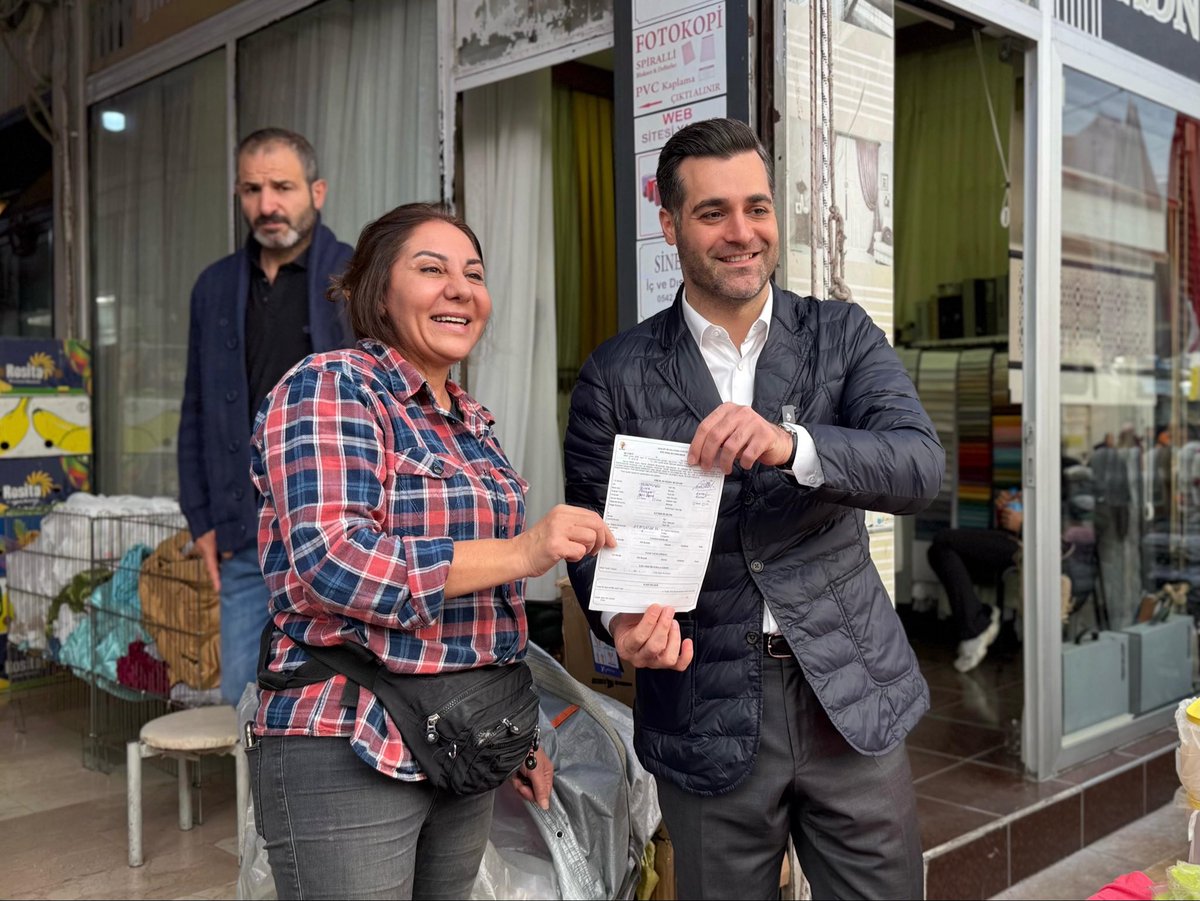 Bu hafta pazar durağımız Üsküdar Merkez Pazarıydı.
Temas ettik, dinledik, notumuzu aldık; çözüm için sahadayız.
Emeğin, alın terinin ve bereketin şehri Üsküdar için çalışmaya devam ediyoruz.

#BizimÜsküdar