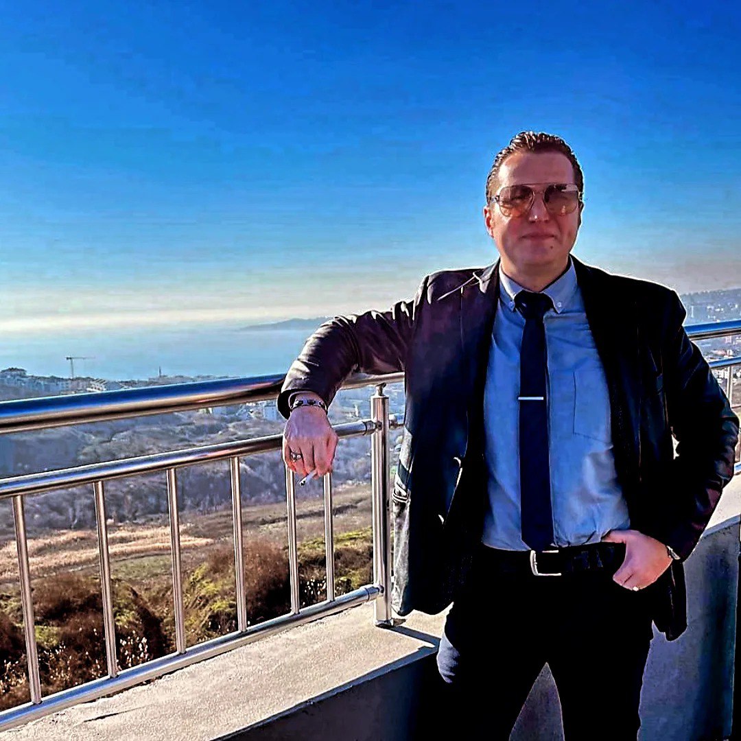 Yenidoğan Çetesini çökerten Cumhuriyet Savcısı Yavuz Engin:
Beni değil, Türk adaletini susturmak istediler. Ailemi hedef aldılar, dosyayı kapatmamı istediler.
Ama Türk savcısı namusunu satmaz. 16 mermim, bir canım var; güçleri yetiyorsa gelip alsınlar.