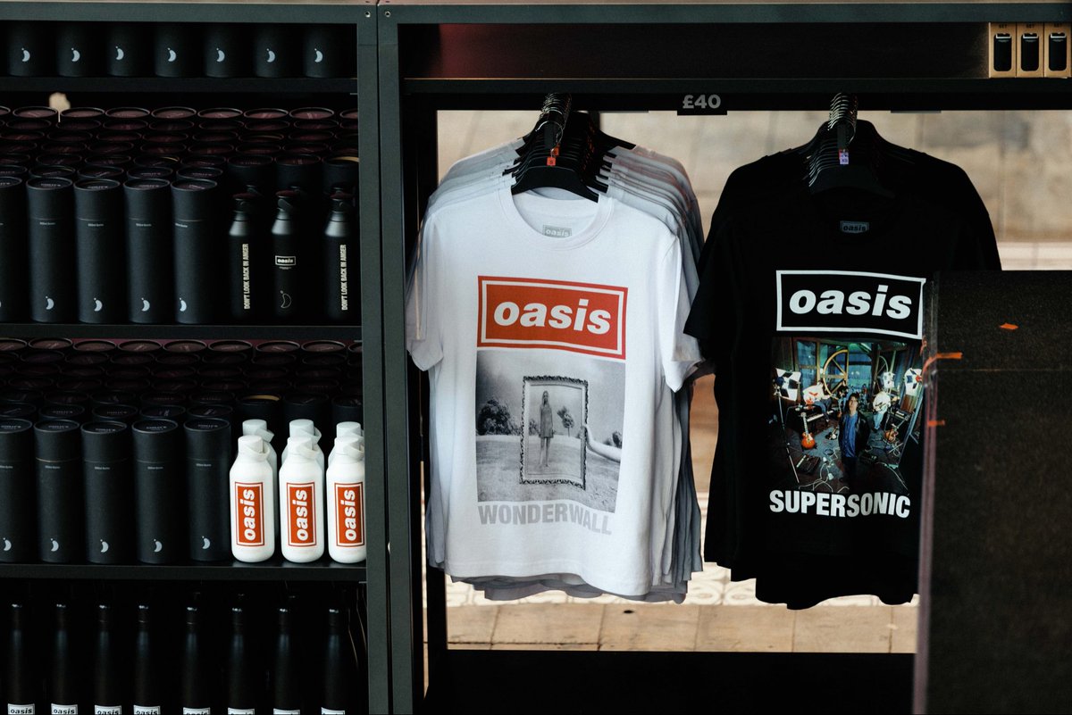 brunaantenore's tweet photo. FAN STORE DO OASIS EM SP! 
A loja funcionará no dia 20 de novembro, das 10h às 20h, na Projeto 2005 (Martim Carrasco, 66, no Largo da Batata, em Pinheiros - São Paulo/SP).
Além de produtos oficiais da turnê 25’, a coleção da Adidas também estará disponível em quantidade limitada https://t.co/Q4a4v7oodk
