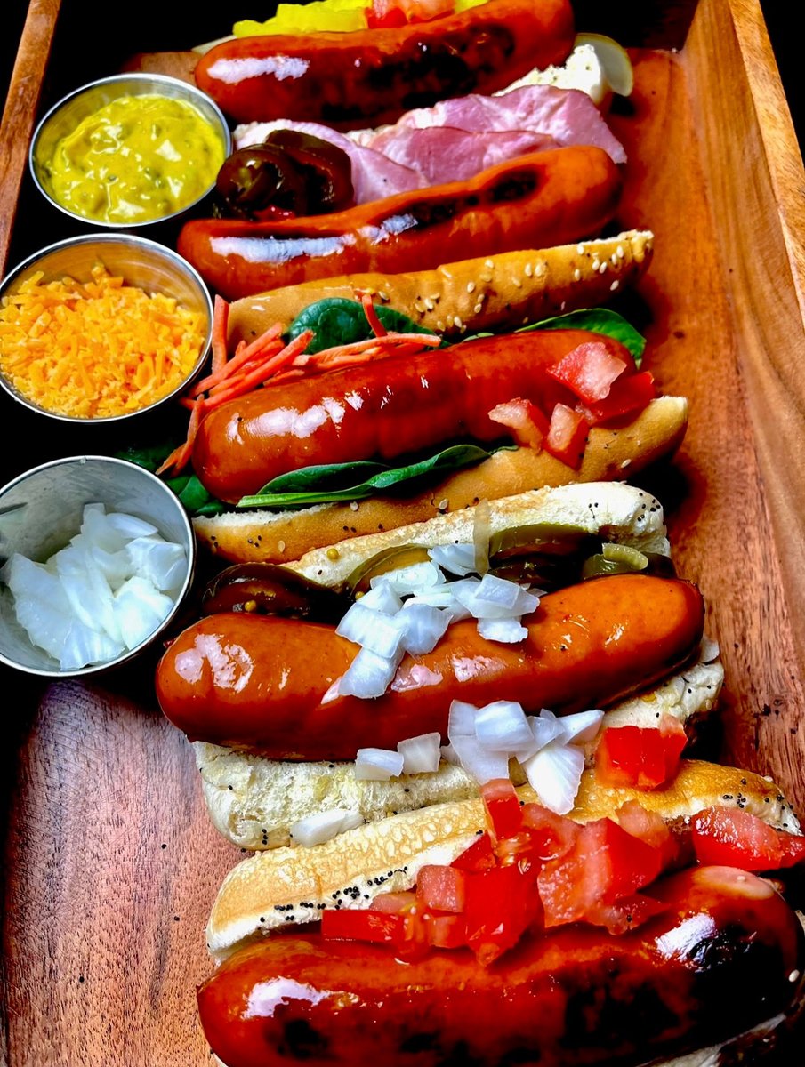 Ready for the weekend🔥
#weekendmood #tailgatingseason #fallgrilling #craftsausages