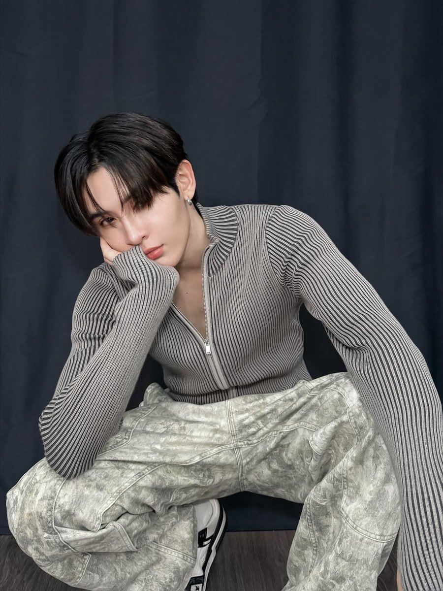 I love his eyes expression 
Very strong 

#JamesSu