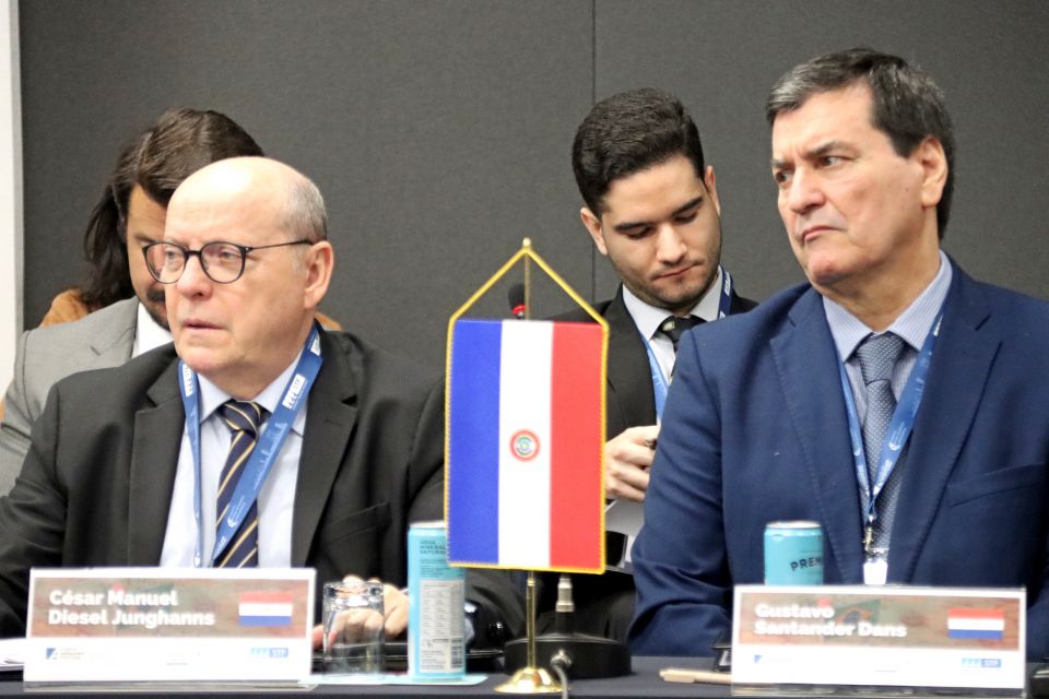 PoderJudicialPY's tweet image. 🔴Presidente César Manuel Diesel Junghanns y ministro Gustavo Santander Dans participan en debates sobre justicia constitucional en Brasilia
🔹El Presidente de la Corte Suprema de Justicia, Dr. César Diesel, junto con el Ministro, Dr. Gustavo Santander Dans, ambos miembros de la…