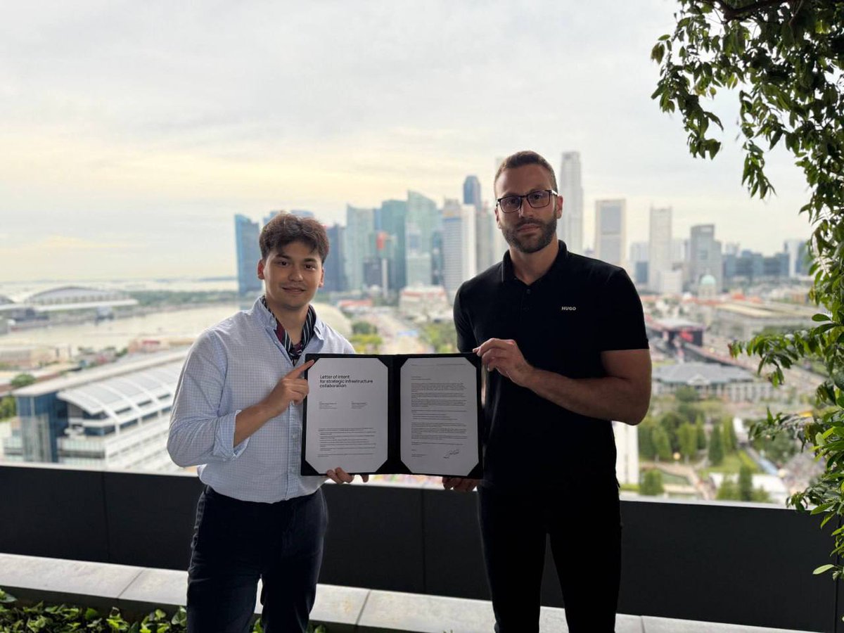 DePINed_org's tweet image. The permissionless compute layer meets the renewable power layer.
Weโve signed a Letter of Intent (LoI) to connect DePINedโs decentralized network with @HabitatProtocol's renewable-powered infrastructure, aligning two critical forces shaping the future of digital infrastructure.โฆ