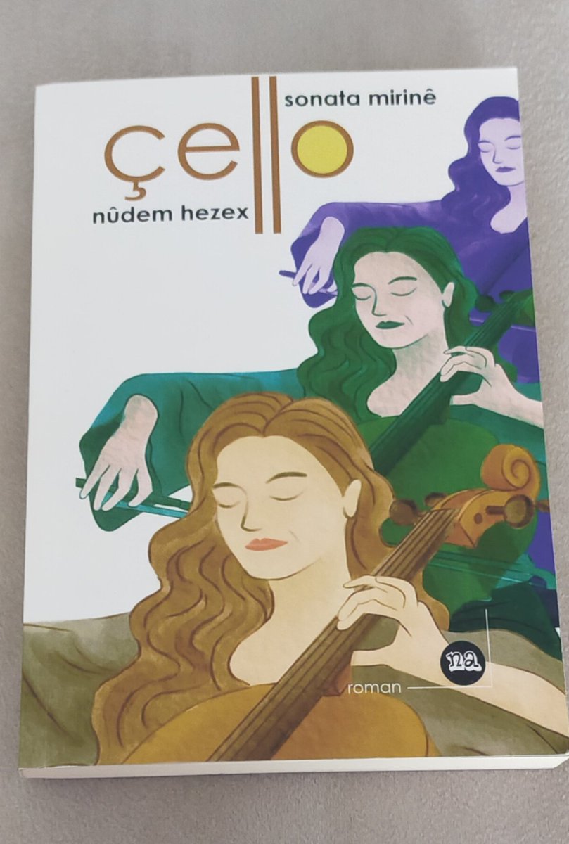 🎻 Çello — dengê rûhê jinê ye, ku di nav bêdengî de jî dixwaze bibêje.
Di her gotinek de hêvî, birîndarî û xatirên ku naxwazin winda bibin hene.
@NudemXezex di vê romanê de dengê jinê bi muzîkê re diaxive,
bi dilê xwe re diaxivî, û bi bêdengî re dibêje: ez jî li virim.