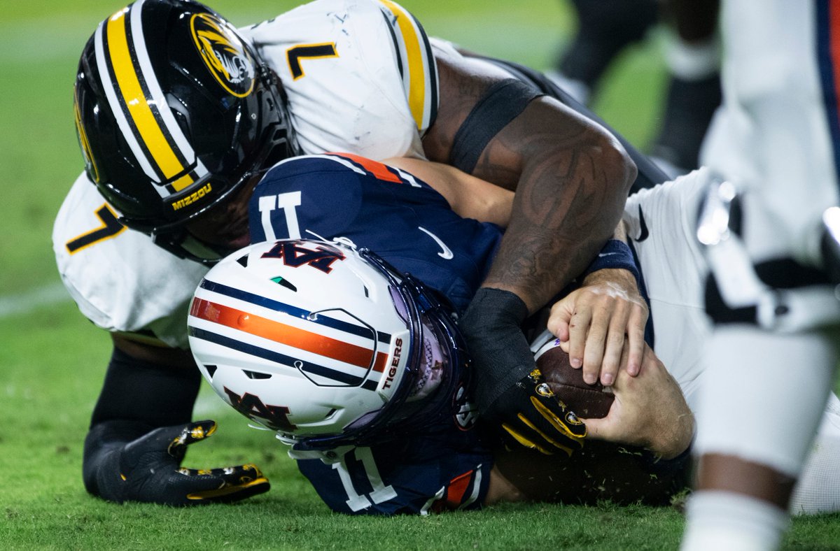 Fanteractive's tweet image. Spot talent on the field like a seasoned scout! 👀 #FootballScout #TalentWatch #Fanalyst #Fanteractive fanteractive.com/arcticle/scout…