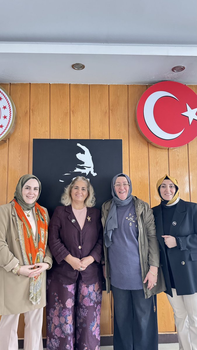 Mevlana KYK Yurdu Kız Öğrenci Yurdu 
Müdürü  Kamuran Çağlar ı ziyaret ettik.

Sendikal çalışmalarımız 
Aile yılında  beraber yapılabilecek projeler ile ilgili istişarelerde bulunduk.

Kıymetli müdürümüze ve ekibine 
Misafirperverliklerinden dolayı 
Teşekkür ederim