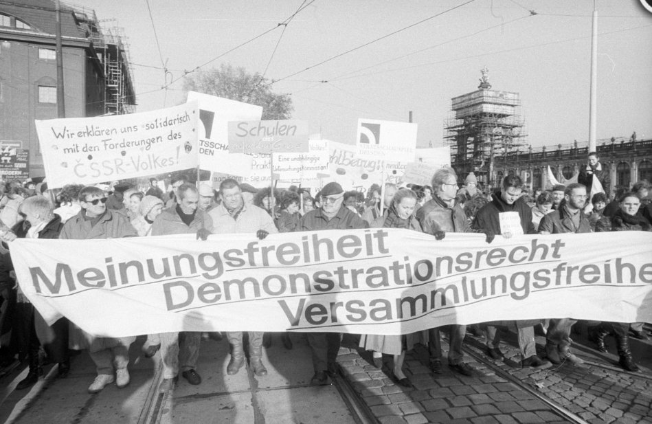 TheExpl01622452's tweet image. Es wird wieder Zeit -  Déjà-vu #DDR

welt.de/politik/deutsc…