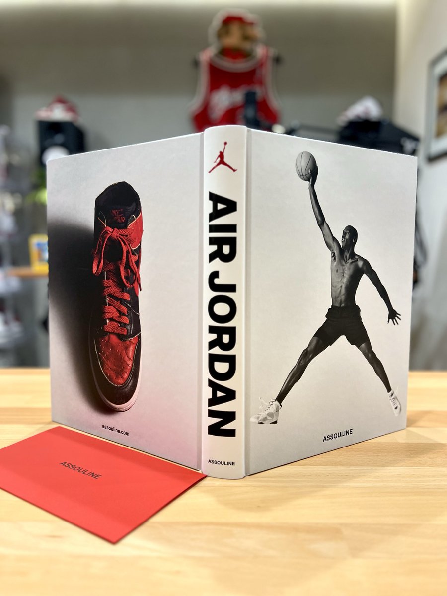 dj_gm88's tweet image. エロ本📕

スニーカーにハマるきっかけは
マイケルジョーダンが履いてた
エアジョーダンでしたので🔥

パラパラ見ただけでも🤤

#AIRJORDAN
#ASSOULINE