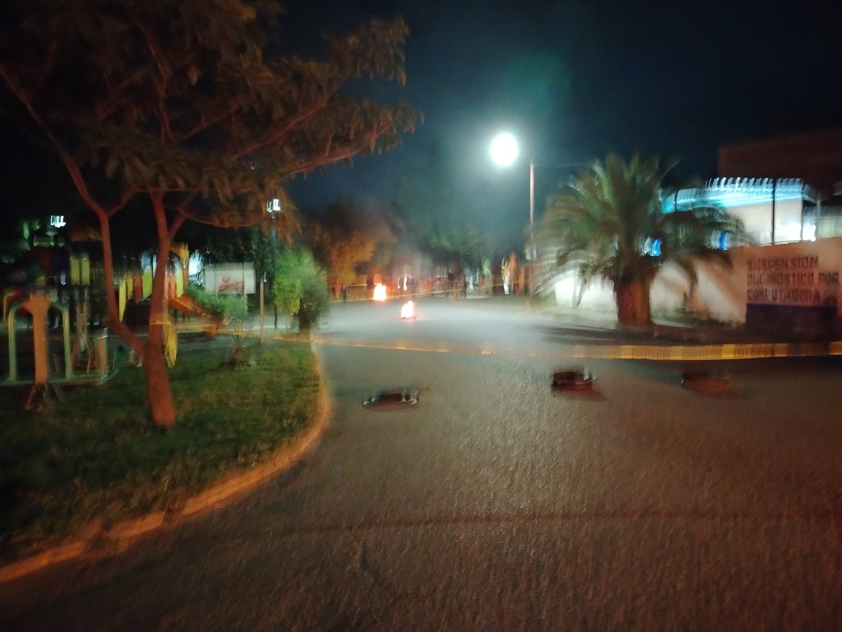 ManuelPinacho2's tweet photo. No a la instalación del tíanguis, confrontación con tianguistas, ahí está su primavera oaxaqueña @salomonj , @PREVENCION_SSPO , @Azteca ,
@noejaracruz ,
@Betillocruz ,
@nvinoticiasoax https://t.co/XbkTdfXnPc