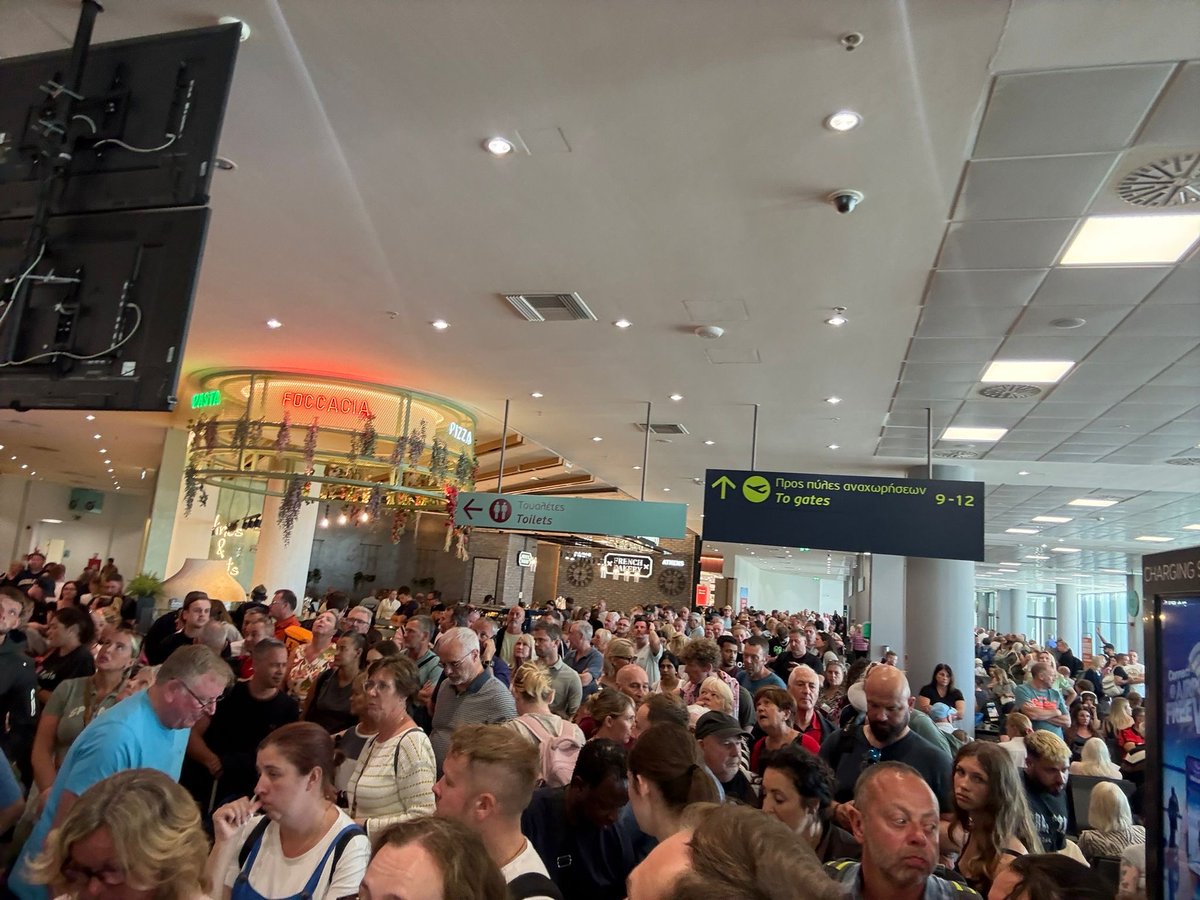 GreatbatchJill's tweet photo. @TUIUK you need to send reps into Corfu airport departure passport control. My daughter has been stuck there for 2 hours with no reps in sight 
The situation is so bad that a British holidaymaker is on the microphone trying to organise your passengers  
The temperature is boiling https://t.co/R5dWBHbfMc