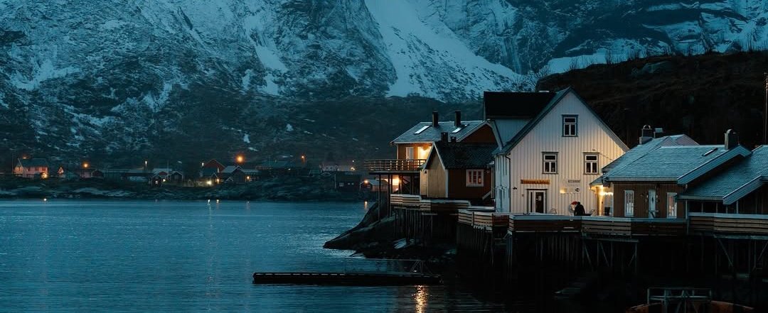 visualsofearth1's tweet photo. Cold evenings above the Arctic Cirlce https://t.co/vNVuMGdrIS