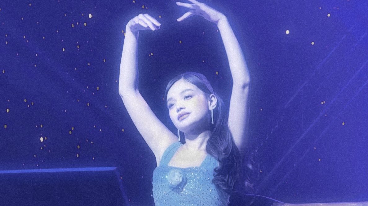 𝑑ℯ𝒛𝒛 tweet media