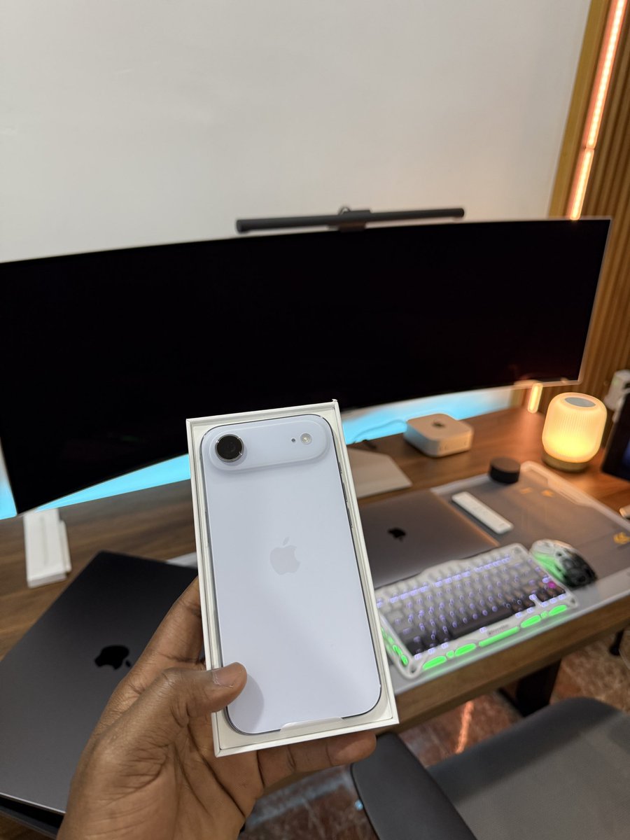 marjidofficial's tweet image. I no get strength to explain, so I just got the 17 Air 🤣