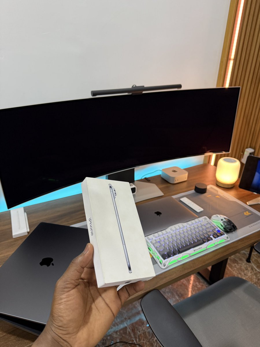 marjidofficial's tweet image. I no get strength to explain, so I just got the 17 Air 🤣