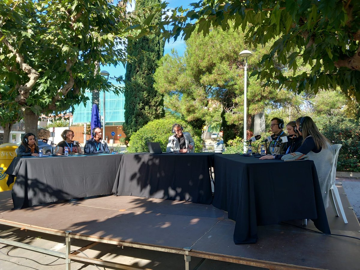 primariaicscat's tweet photo. 🎂El #CAPGuillermoMasriera de #Vilassar de Mar celebra enguany el seu 25è aniversari

📻Per commemorar aquesta data @vilassarradio emet avui un programa especial per recordar el passat de l'equipament i parlar del futur pel què fa a la salut del veïnat. https://t.co/7yyRHoKX13