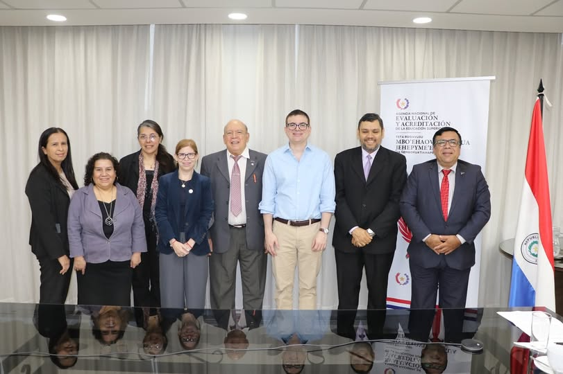 ANEAES_Paraguay's tweet photo. 📘 La ANEAES recibió la visita de directivos de la #UTIC, en el marco de un encuentro orientado a aunar esfuerzos por la mejora continua de la calidad de la educación superior.

📈Se promueve la ampliación de la cobertura de las evaluaciones y el acompañamiento a las IES. https://t.co/nCEg2xQLRo