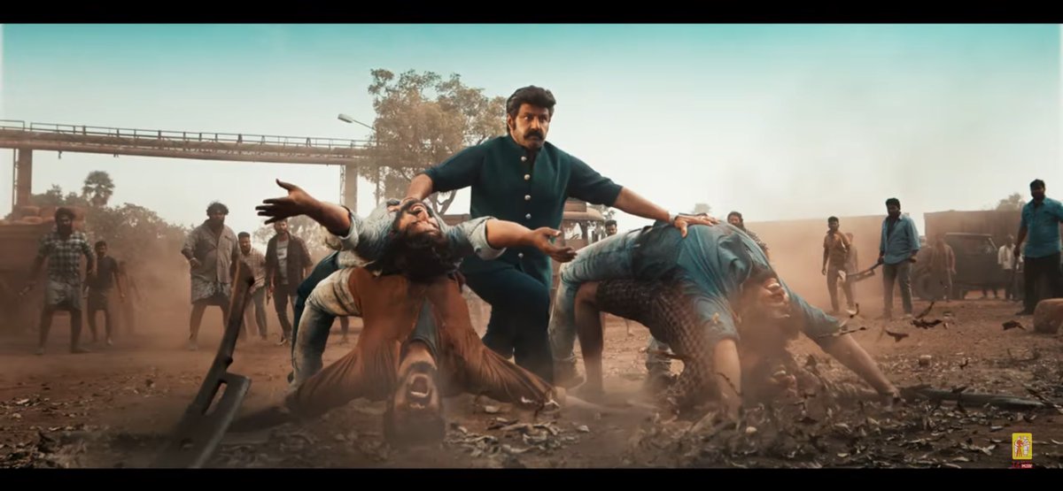 iam_Tharani's tweet image. Sounda Control' ல வச்சுக்க
எந்த Sound'க்கு சிரிப்பேன்? எந்த Sound'க்கு வெட்டுவென்னு எனக்கே தெரியாது. உன்னால நினைச்சு கூட பாக்க முடியாது 🔥🔱 Jai Balayya..🔥
#Akhanda2 - ROAR out now ⚡️
youtu.be/hzqeKElMd8Q