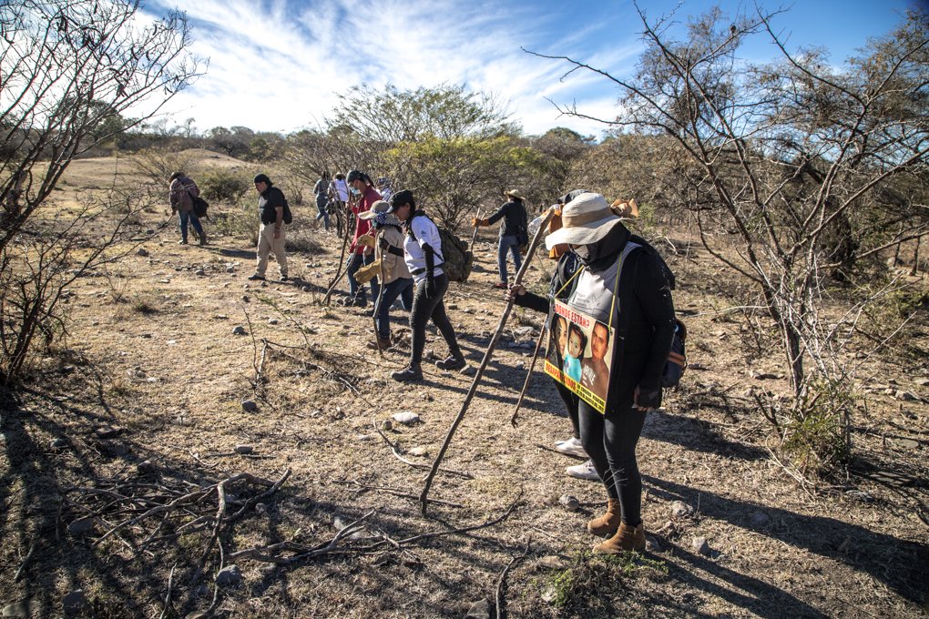 «Si el diablo me dice donde están nuestros familiares desaparecidos, yo me voy con él agarrada de la cola para que nos muestre» «A veces, en las búsquedas sentimos una vibra muy pesada, nos pesan los pies y cuando eso pasa, sabemos que están abajo de nosotras» #HastaEncontrarles