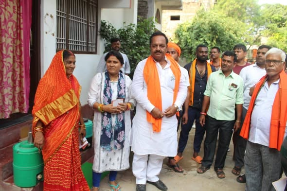 vinaybjpbihar's tweet photo. विधानसभा चुनाव के अंतर्गत सोनपुर विधानसभा क्षेत्र में श्री सौरव सोलंकी जी के पहारिचक स्थित आवास पर बैठक कर स्थानीय नागरिकों से मुलाकात की और एनडीए के पक्ष में मतदान करने की अपील की।
एनडीए के पक्ष में हर वोट, विकास के पक्ष में एक कदम।
#NDAForDevelopment #SonpurVidhansabha https://t.co/maPHk0l7RB