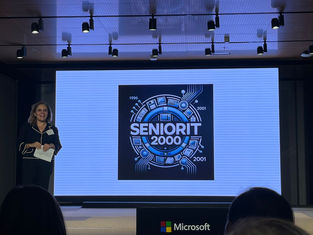 SIM_agencia's tweet photo. 25º aniversario del Efecto 2000, ayer Agencia SIM estuvo presente en el lanzamiento de la Asociación SeniorIT 2000, un encuentro que reunió a referentes del sector tecnológico. Destacar a Teresa Riesgo y Mercedes Marín por resaltar el papel del talento sénior en la innovación. https://t.co/oFe77eMJub