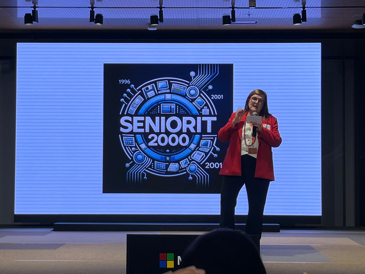 SIM_agencia's tweet photo. 25º aniversario del Efecto 2000, ayer Agencia SIM estuvo presente en el lanzamiento de la Asociación SeniorIT 2000, un encuentro que reunió a referentes del sector tecnológico. Destacar a Teresa Riesgo y Mercedes Marín por resaltar el papel del talento sénior en la innovación. https://t.co/oFe77eMJub