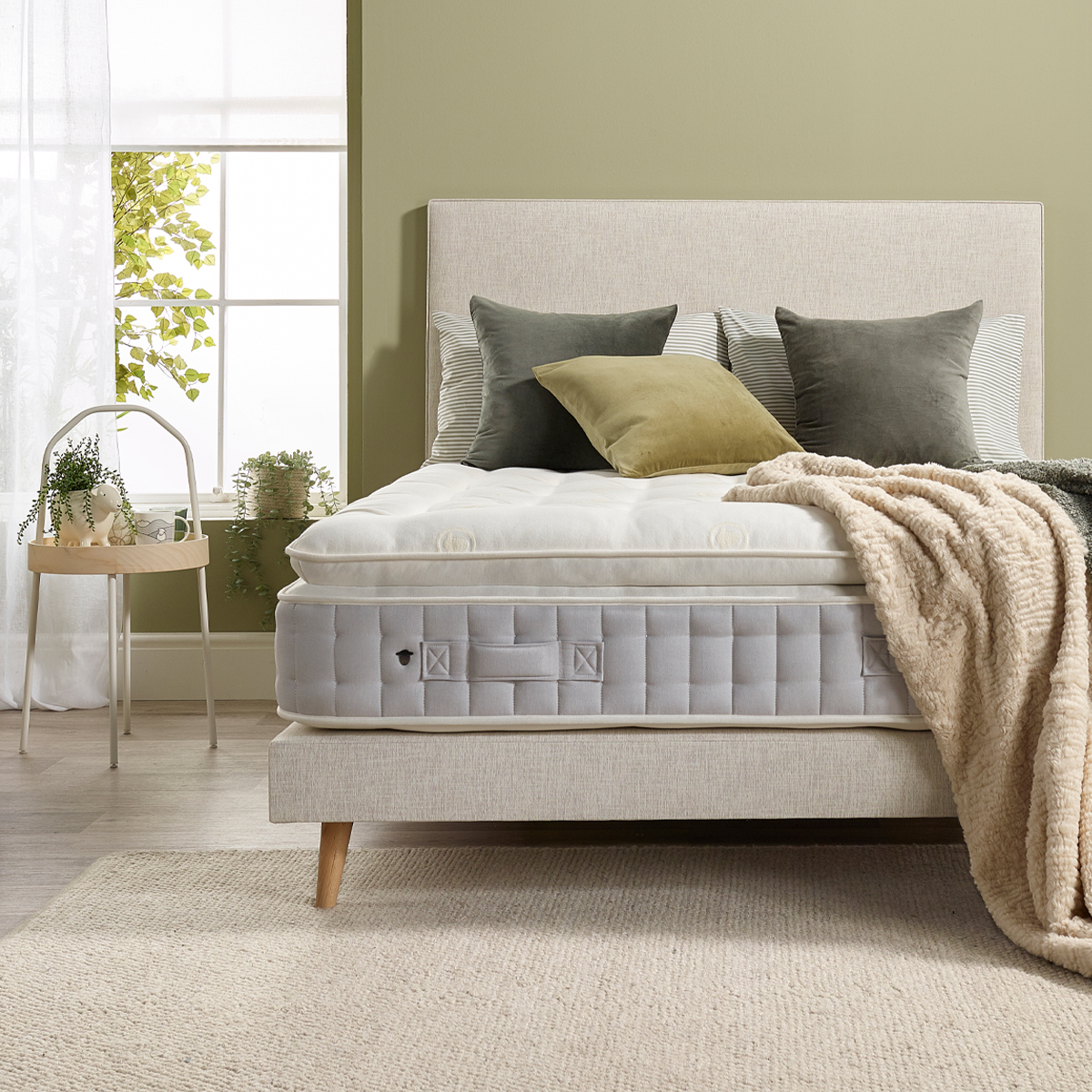 The clocks go back this weekend, which means an extra hour in bed! 💤
Whether you love the bonus lie-in or find the time change a little disruptive, one thing’s for sure: nothing beats the feeling of a truly good night’s sleep.

herdysleep.com

#BritishWool #ClocksGoBack