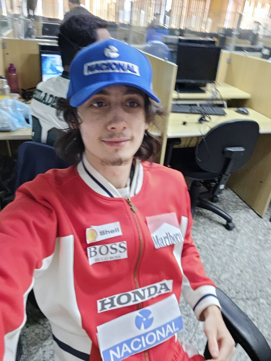 o_guerrra's tweet photo. "Rídiculo quem vai pro de Ayrton Senna pro Halloween da empresa"

Eu sendo horroroso: https://t.co/kw1S038tLF