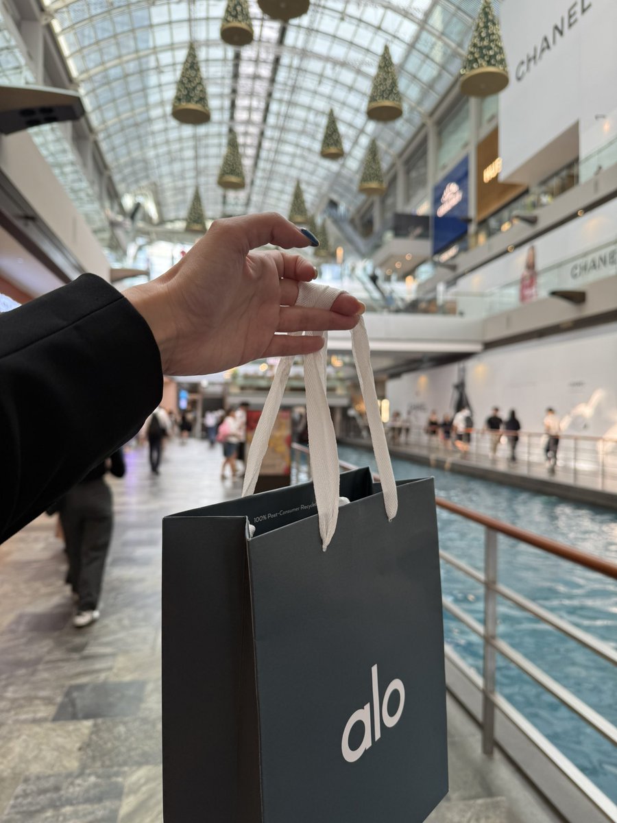 念願の（⁉︎）aloデビュー✨
誰かさんがよくインスタでPRしてるのが気になりますが着心地抜群でワタシは多分またリピート買いしそう…🥹
お店入った瞬間ランドが大好きなBurna Boy のLast Last が流れはじめて色んな意味で泣きそうになりました😅
（伝われ🥹w）