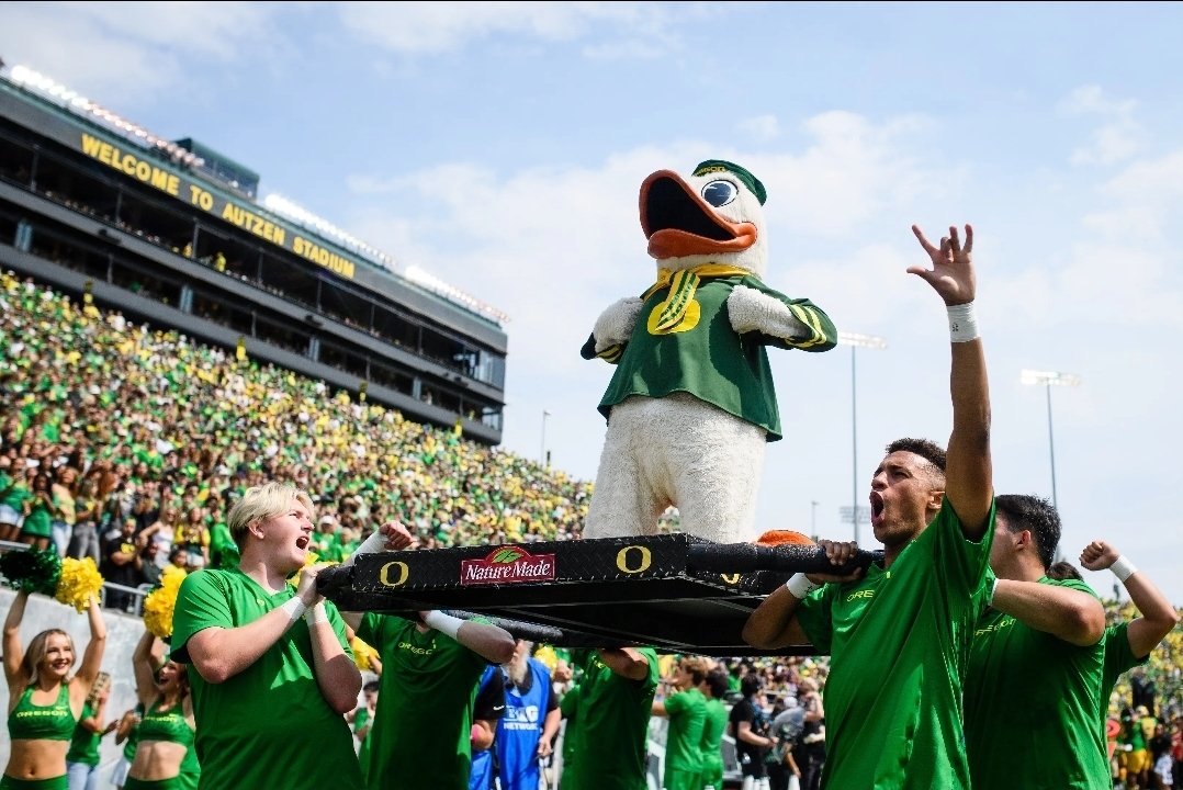 Timber Mitch 🇺🇸🦆🏈 🌲⚽️ 🛩 🌊 💉💉💉💉💉 tweet media