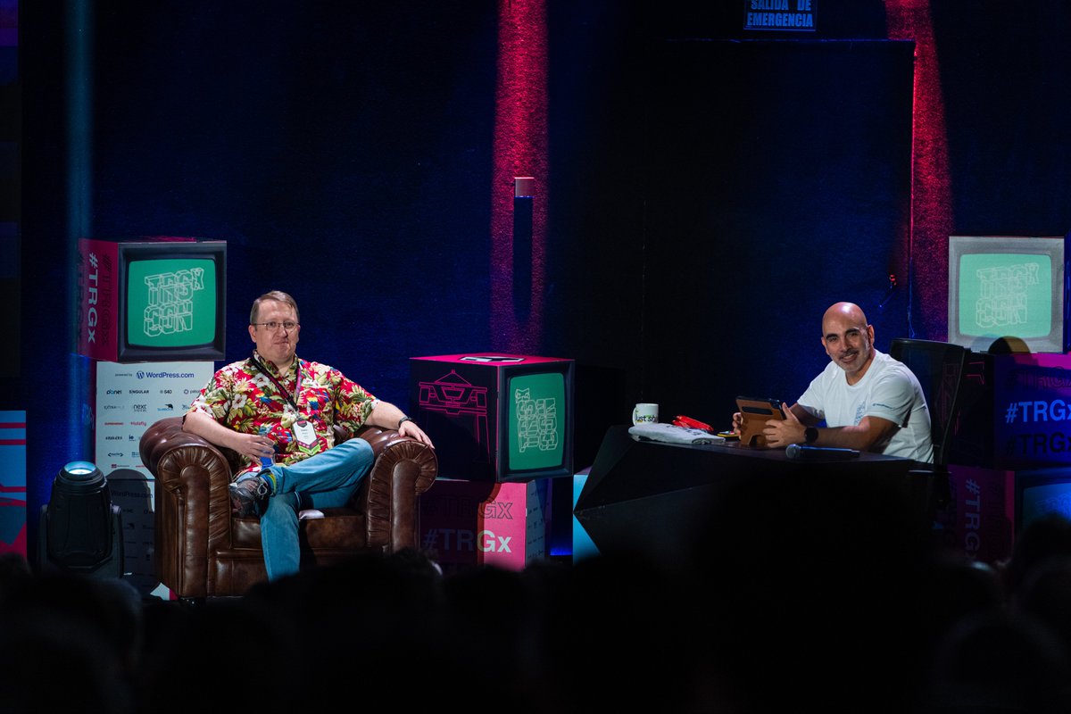 AndresGarciaM's tweet image. Prompts Wars: IA en la línea de comandos, por Javier Alonso, Product Designer en Docker @oyabun @Docker @tarugoconf #TRGx