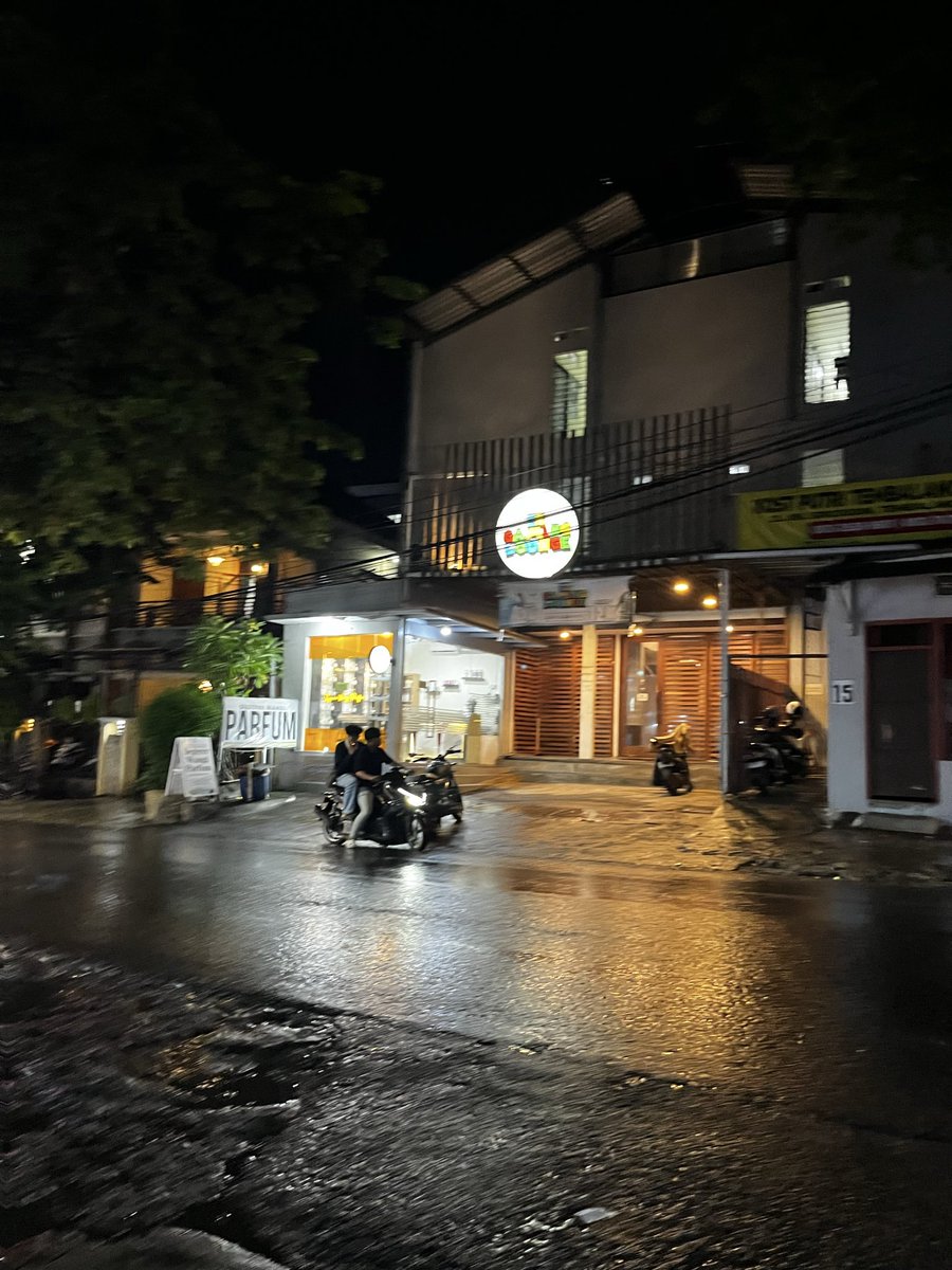 █▬█ █ ▀█▀ tweet media