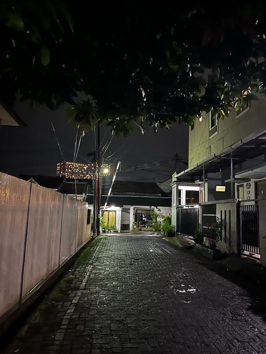 █▬█ █ ▀█▀ tweet media