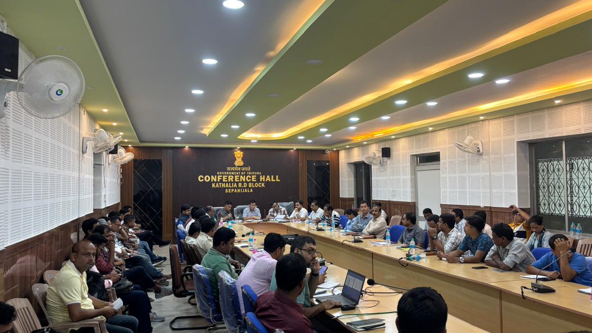 dm_sepahijala's tweet photo. A review meeting on various developmental issues was held at the Office of the Block Development Officer, Kathalia RD Block, under the chairmanship of the Additional District Magistrate &amp; Collector, Sepahijala. https://t.co/YQaVilDKYc