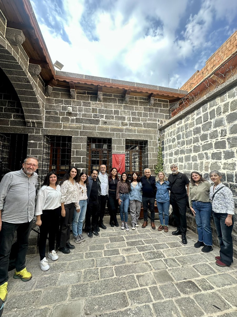 kasedjin's tweet photo. Piştî 30 salan Koma Amed hat welêt. 

Em gelek şanaz in ku tova ku ji alîyê NÇM yan hatîye çandin pir mezin bûye û gihaştîye mîlyonan, mîrasa çandê rêya me ronî dike🍀 

#komaamed 
#kased https://t.co/U40ODNuUgE