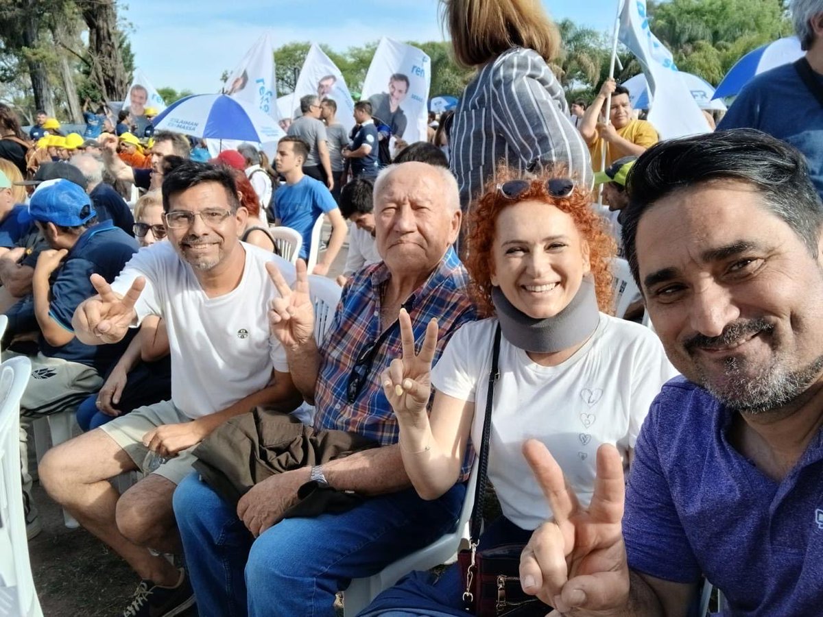 Cerramos la campaña rodeados de compañeros y compañeras que no bajan los brazos.
Porque mientras Milei avanza con su ajuste brutal, el pueblo se levanta con dignidad y esperanza.
❤️ Este domingo 26 tenemos la oportunidad de decir basta en las urnas.