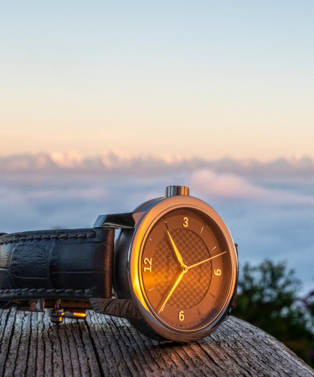 Our new 39mm model Zeitwinkel 082° in the galvanic anthracite dial version, not far from our atelier in Saint-Imier/Switzerland.

#swissmade #independentwatchmaking #inhousemovement #actuallywearit