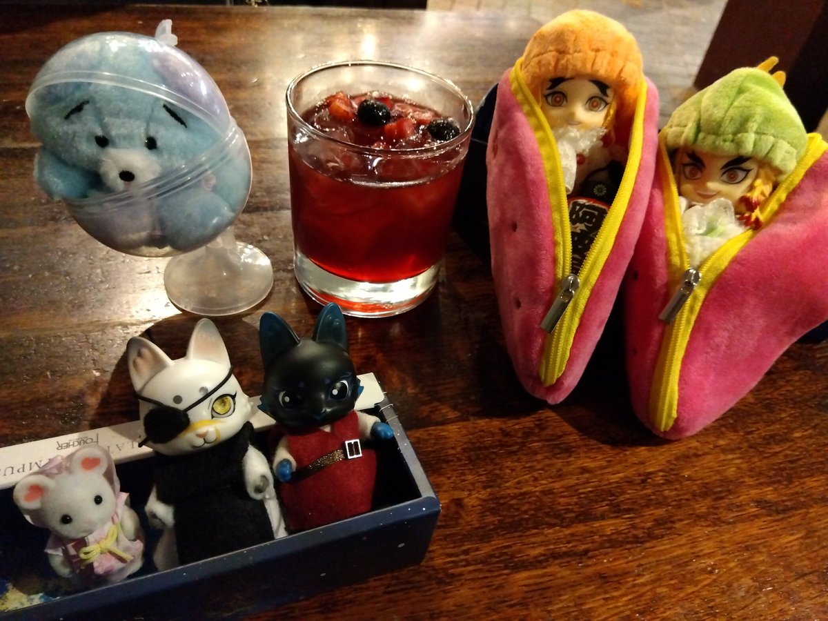 今日はやっと！
チ。の舞台観て来ました…！！

左はコラボドリンクと、ランダムじゃないうれしさに全種類買っちゃったクリアしおり（名言付き！）です🌍️✨